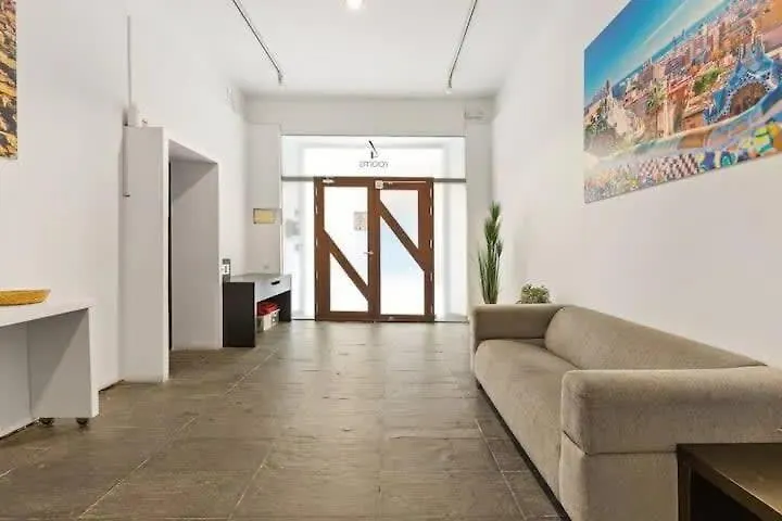 Appartamento Huge Duplex With Private Garden Next To Las Ramblas Barcellona Spagna