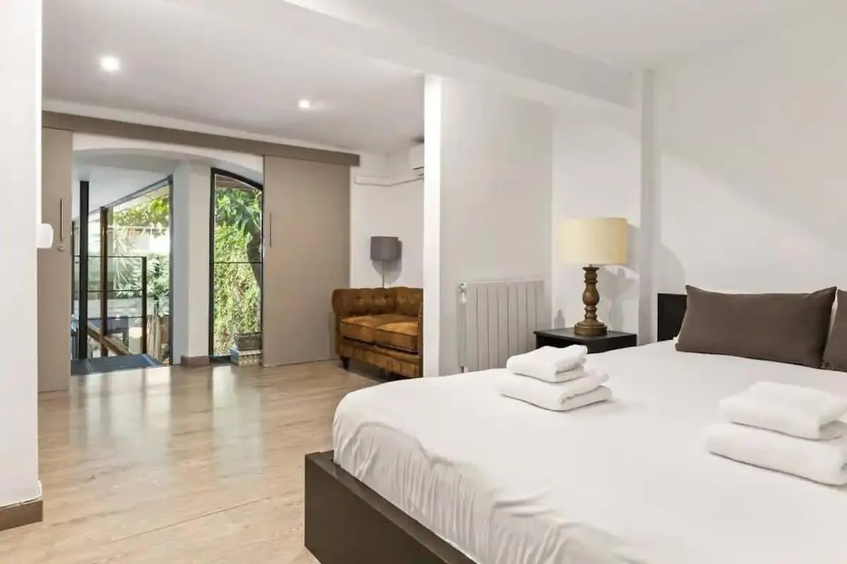 Huge Duplex With Private Garden Next To Las Ramblas Barcellona Spagna