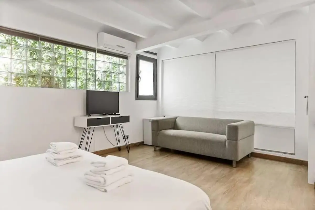 Huge Duplex With Private Garden Next To Las Ramblas Barcellona Appartamento
