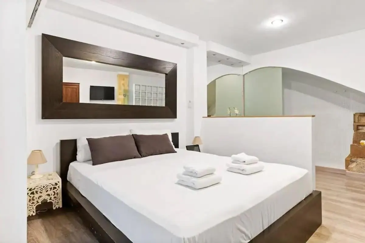 Huge Duplex With Private Garden Next To Las Ramblas Barcellona 0*,  Spagna