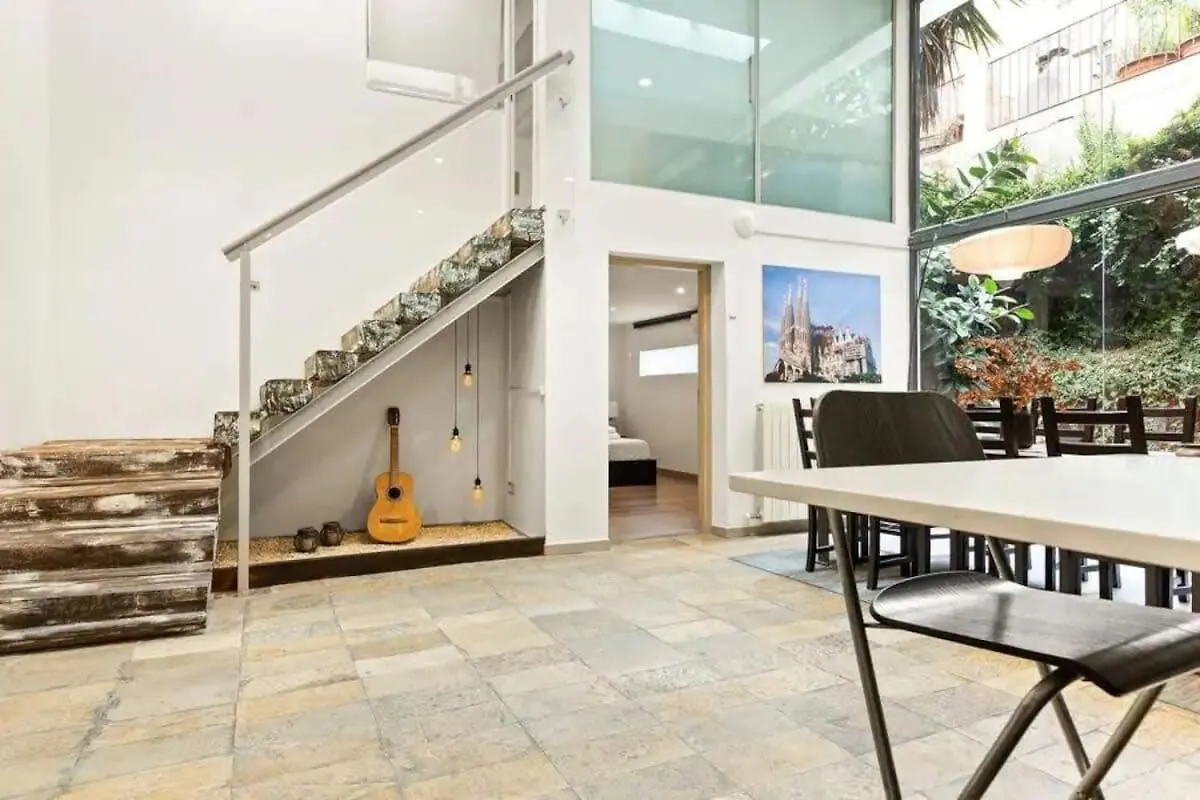 Huge Duplex With Private Garden Next To Las Ramblas Barcellona